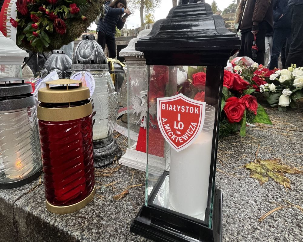 Cmentarz na Rossie pamiątkowy znicz