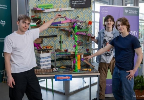 Konkus Niesamowita maszyna III miejsce