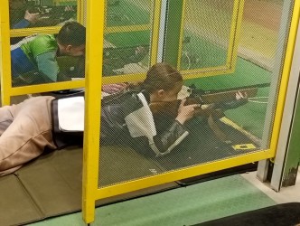 Karolina Więcko na stanowisku strzeleckim