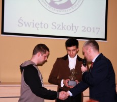Święto szkoły nagrodzony Krzysztof Łuszczyński jako Uczeń Roku