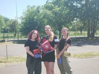 Uśmiechnięte ratowniczki w majowym słońcu